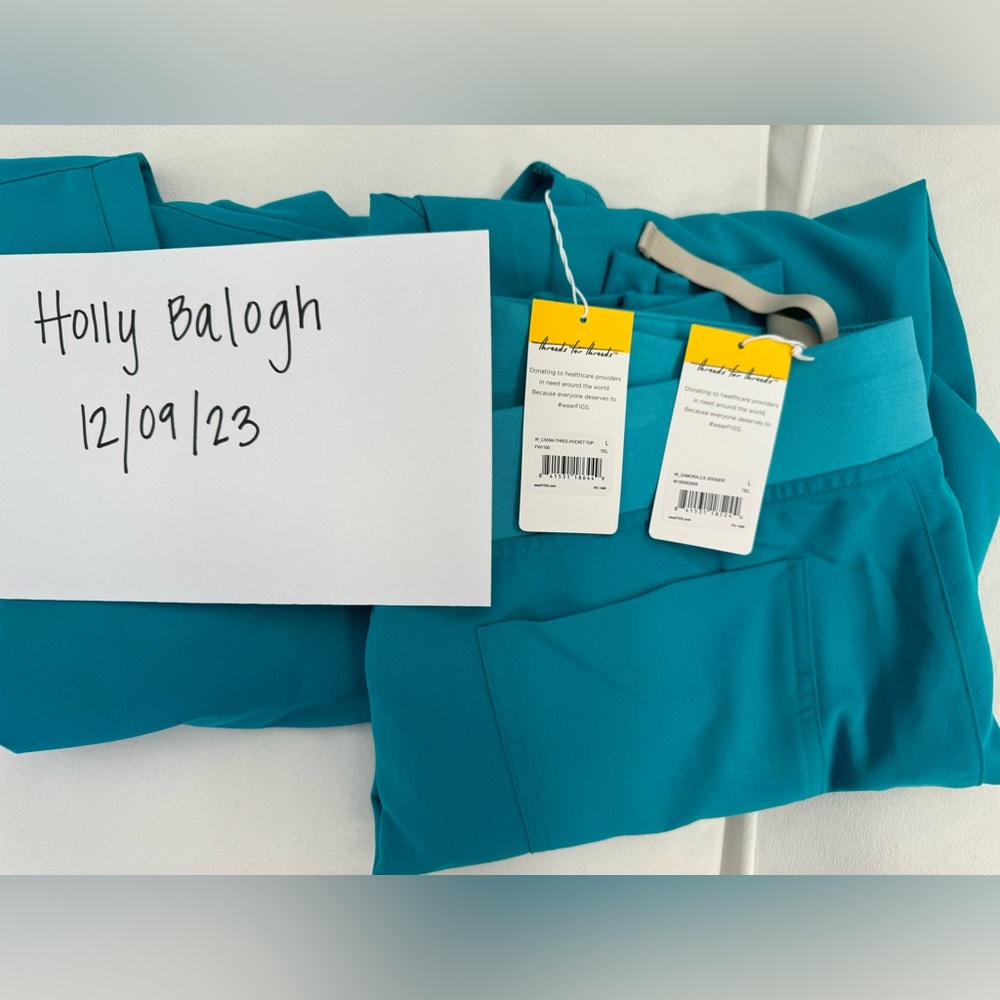 New FIGS teal set